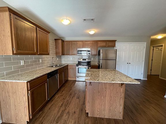 3rd image of 3000 SW Deerfield Blvd #1