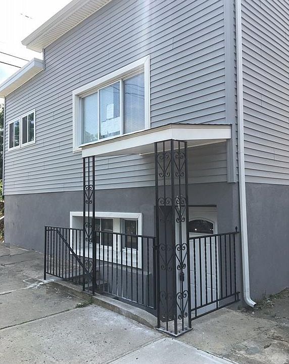 1st image of 212 Beekman Ave