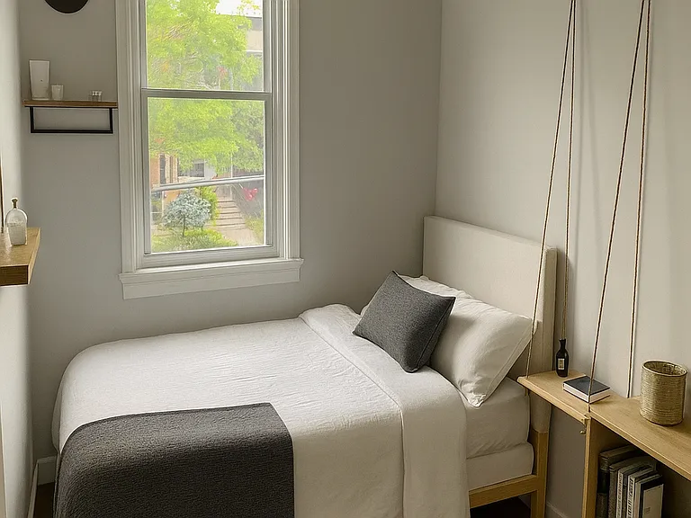 Small front bedroom on upper floor