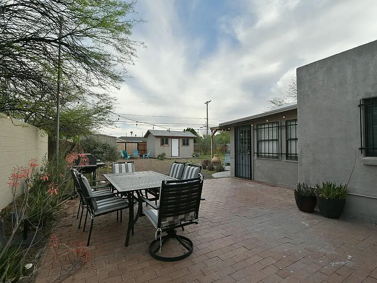 2842 E Blacklidge Dr — Photo 24