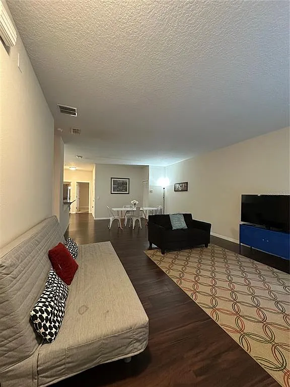 3 bed, 2.0 bath, 1484 sqft, $1,800 — Photo 4