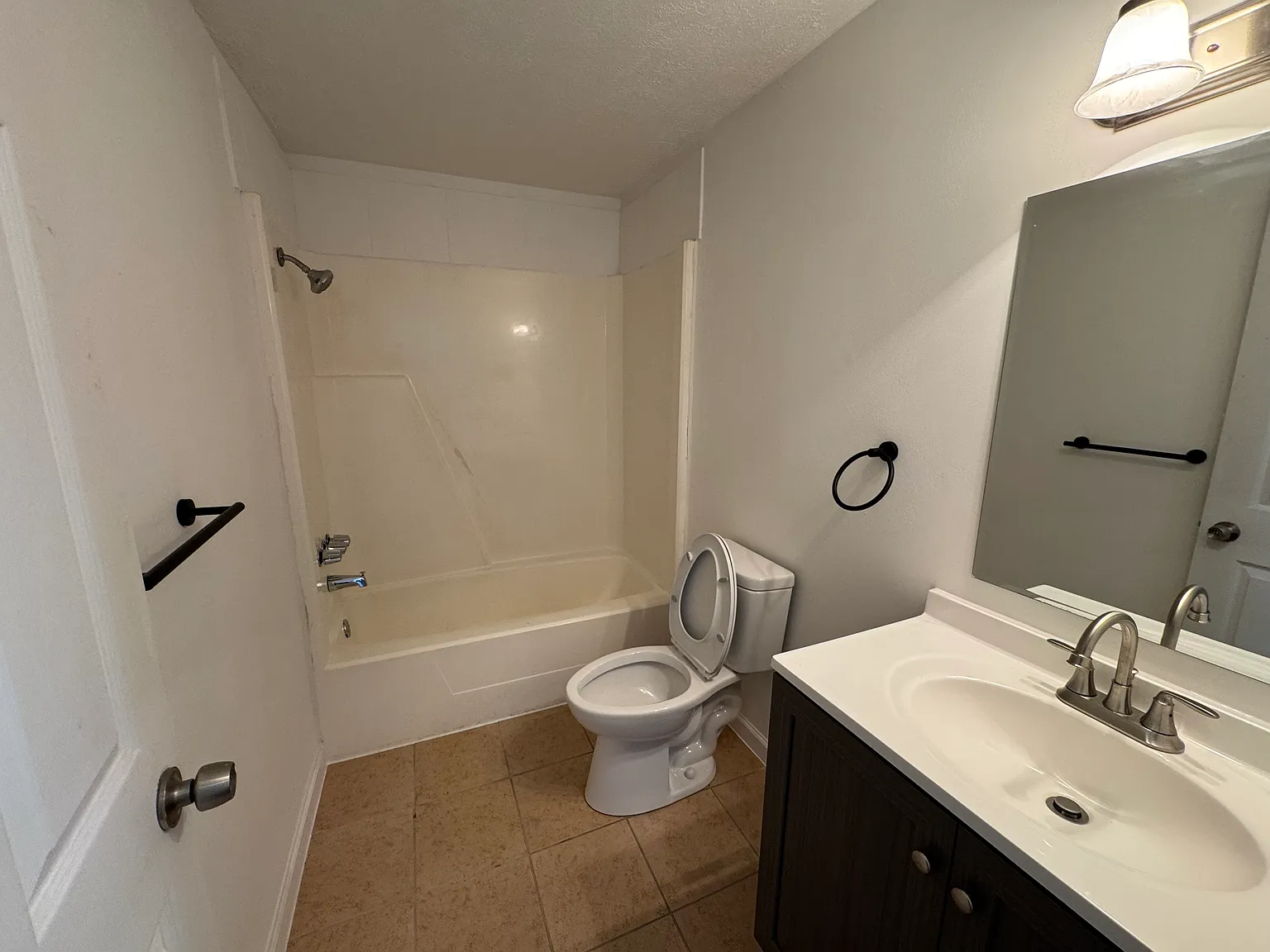 5 bed, 2640 sqft, $2,600 — Photo 3