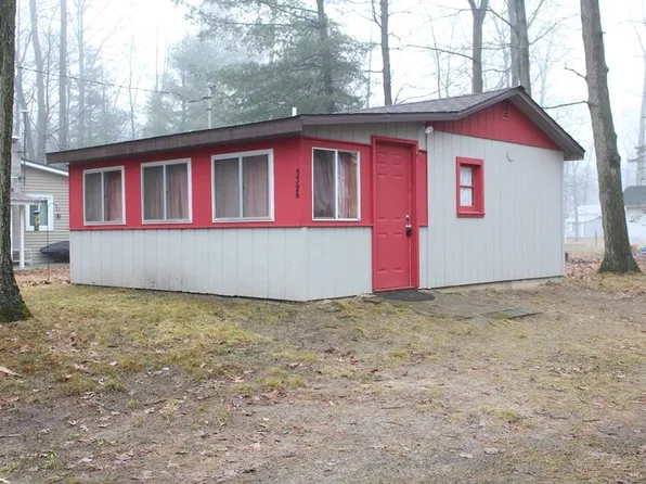 5396 Overhill St, Harrison, MI 48625