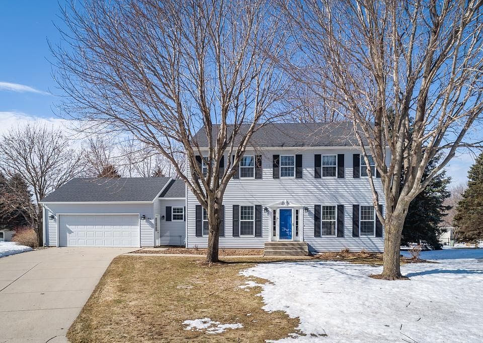 1st image of 914 Saint Andrews Pl NE