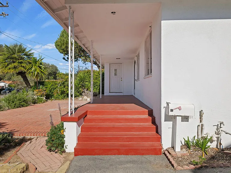 2120 State St — Photo 4