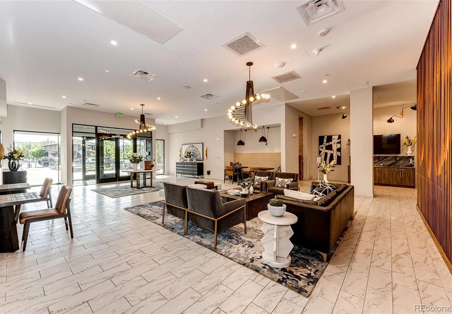 Encore Cr Condos — Photo 4