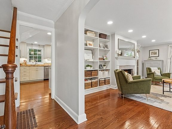 3rd image of 60 WELLINGTON AVENUE