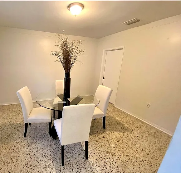 400 Miller Rd — Photo 3