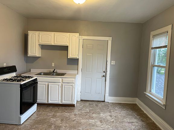 2nd image of 184 N Entrance Ave APT 2
