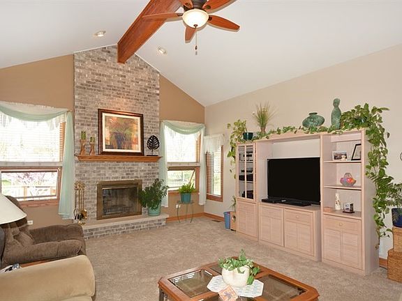 3rd image of 22095 Somerset Ct