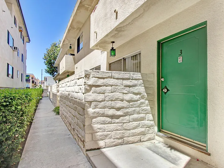 1234 Wellesley Ave in West LA - steps to Wilshire Blvd! — Photo 15