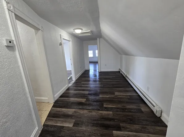 12 Gladstone St APT 4, Providence, RI 02905