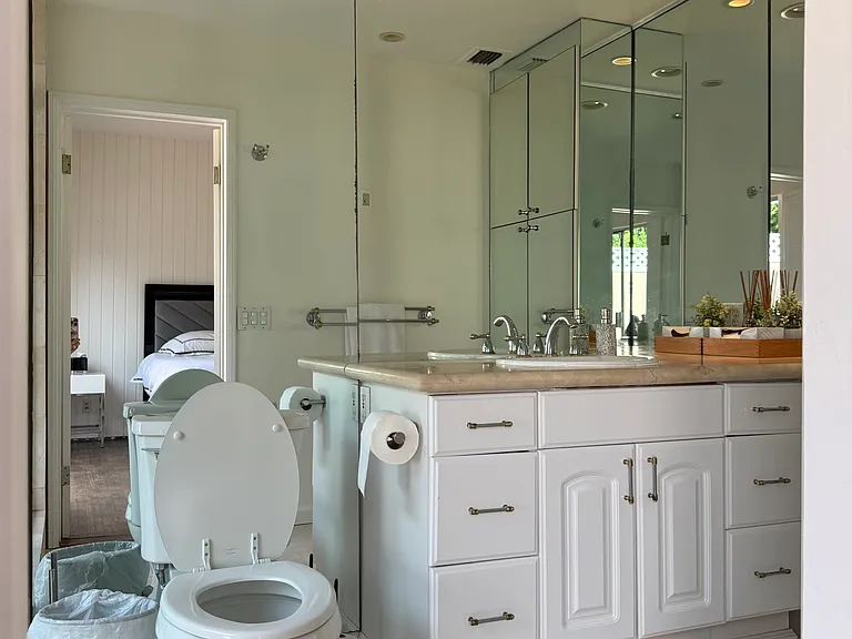 8748 Ashcroft Ave — Photo 32