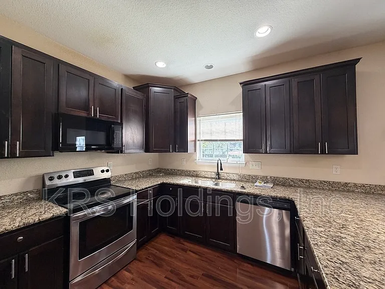 426 Seminole Rd — Photo 4