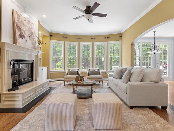 3rd image of 120 Aspenridge Dr