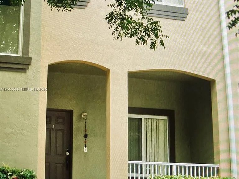 2416 SE 19th Ct #2416 — Photo 1