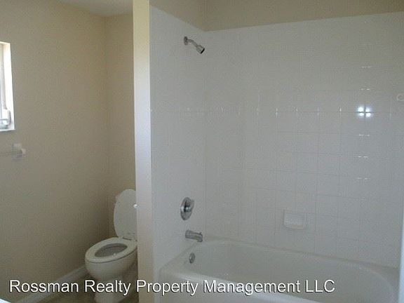5th image of 1222 Diplomat Pkwy E