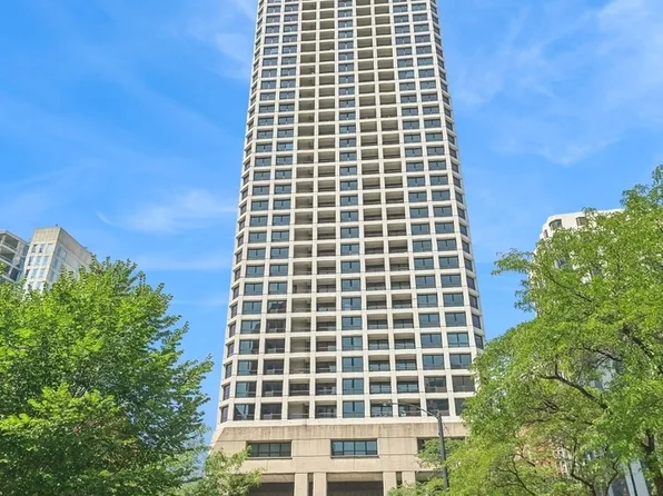 1030 N State St APT 8J, Chicago, IL 60610