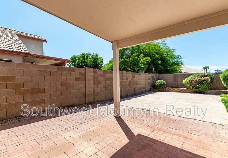 881 E Baylor Ln — Photo 29