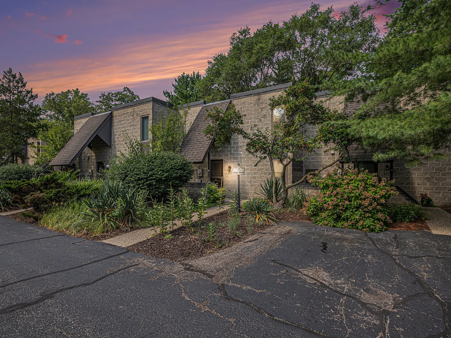 2 bed, $1,800 — Photo 1