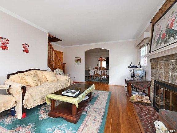 3rd image of 58-29 215th St