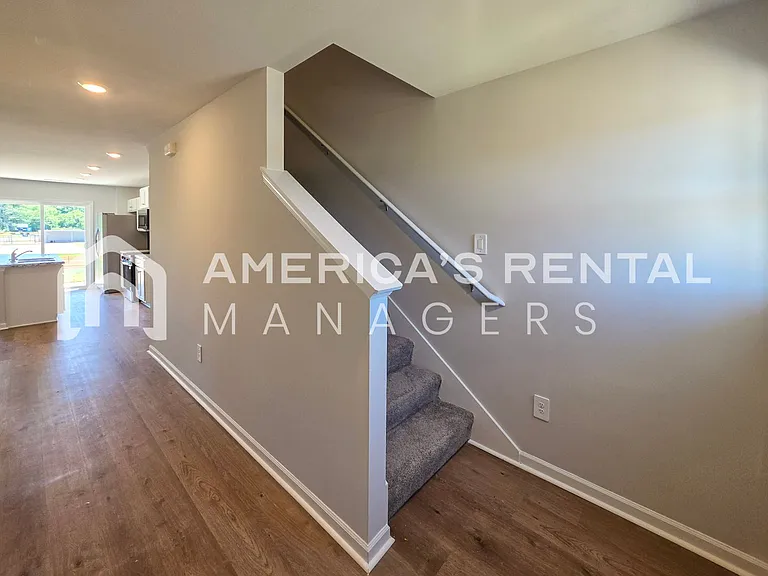 4111 Hudson Ct — Photo 5