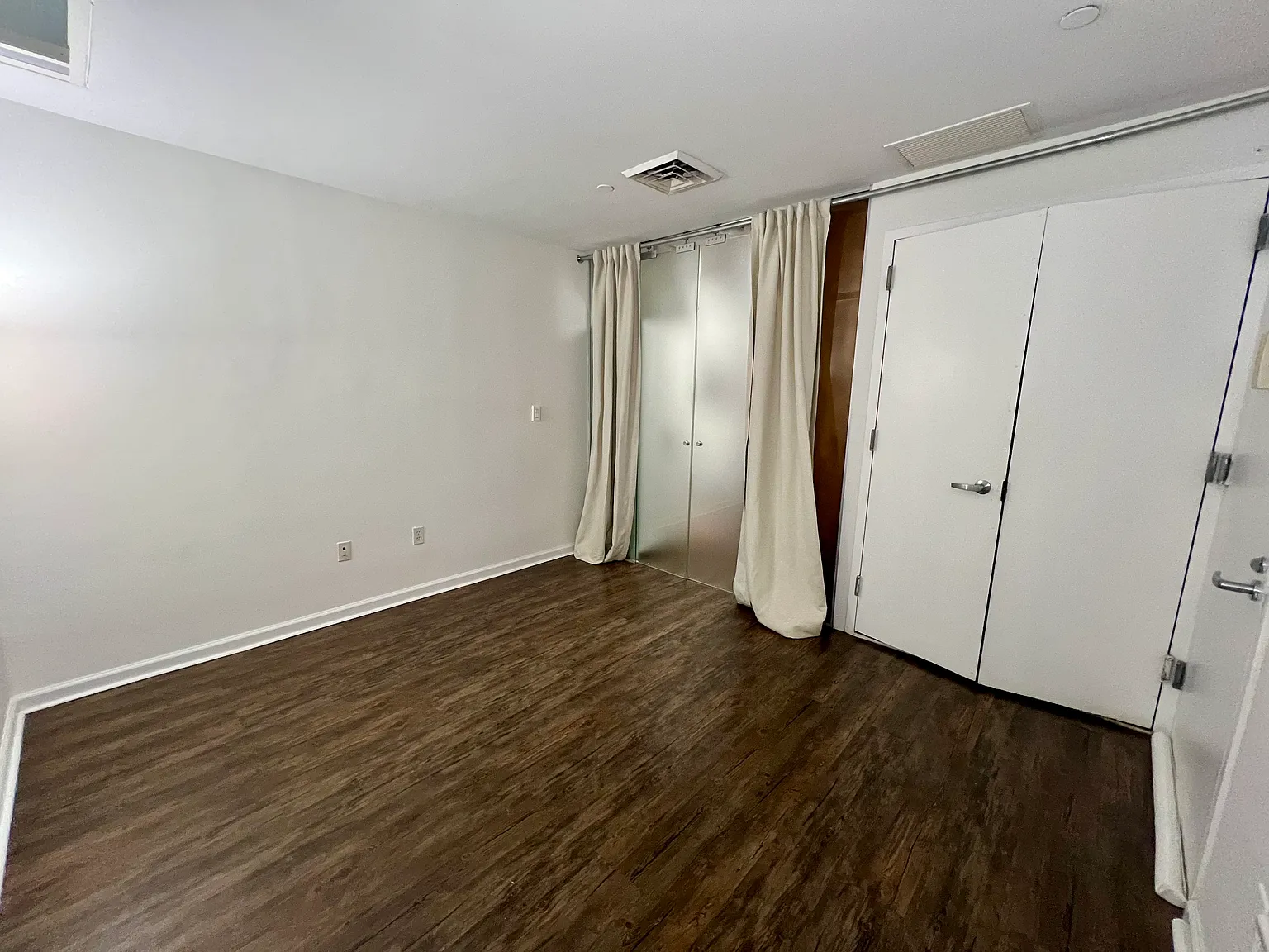 2 bed, 1161 sqft, $2,700 — Photo 2