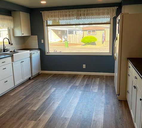 4th image of 2902 E 2nd St Unit 12