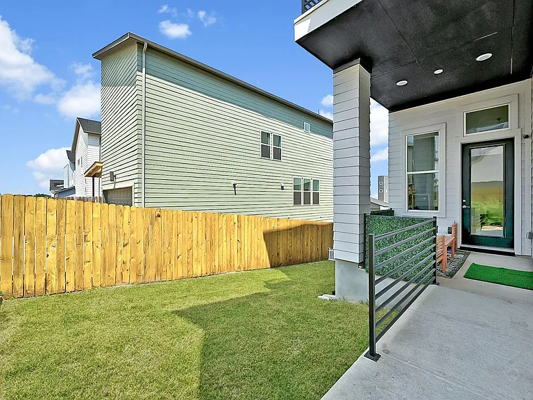 7329 Cordoba Dr — Photo 30