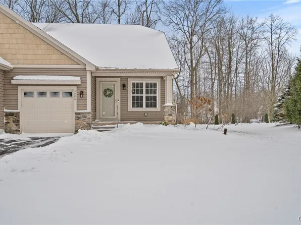 3080 Samantha Dr, Baldwinsville, NY 13027