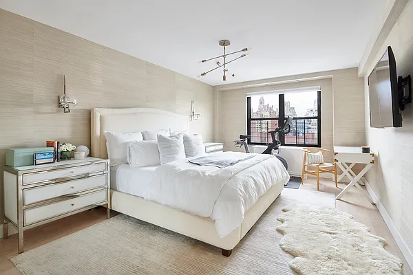 Sold by Compass | media 7