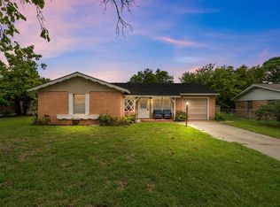 703 Paula Ln, Kennedale, TX 76060