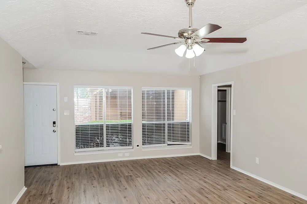 3 bed, 2.0 bath, 1606 sqft, $1,865 — Photo 4