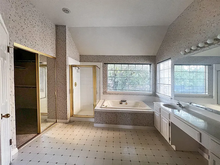 6204 Old Harbor Ln — Photo 18