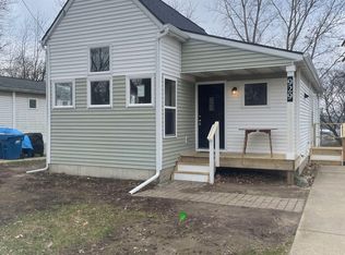 929 Woolsey Dr SW, Grand Rapids, MI 49503