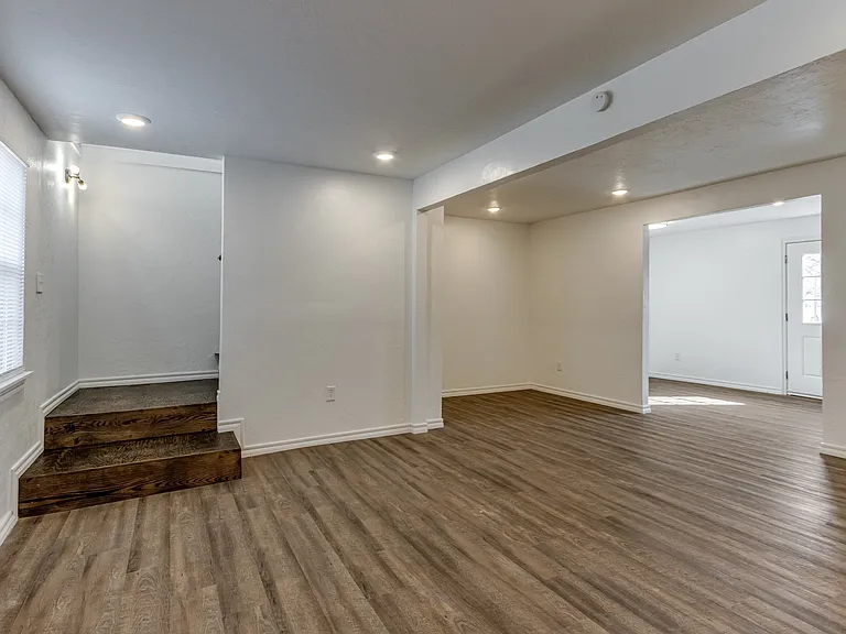 2115 N Billen Ave — Photo 9