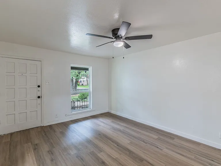 7516 Olusta Dr — Photo 3