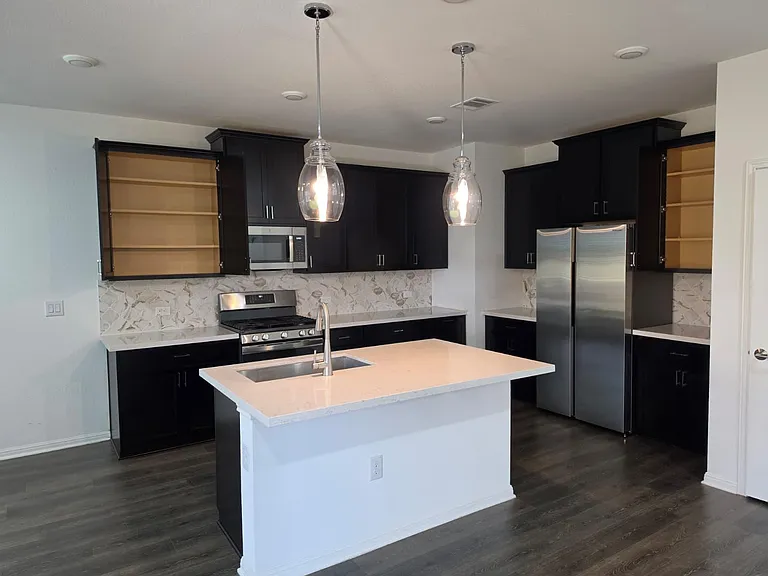 2913 Tavern Dr — Photo 5