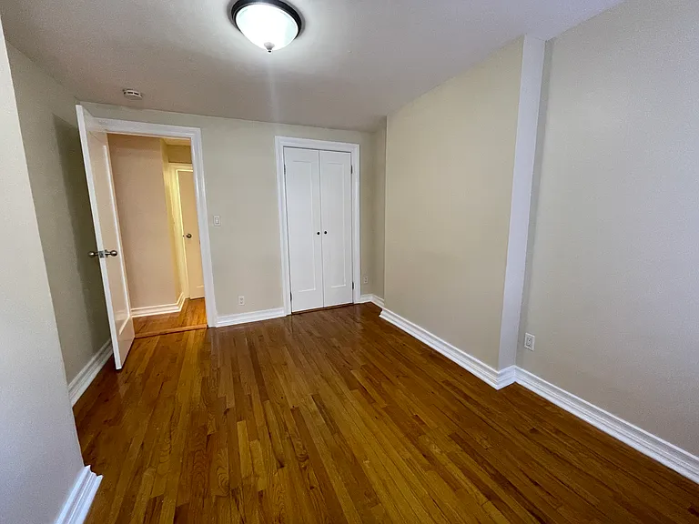 248 W 20th St #B1 — Photo 11