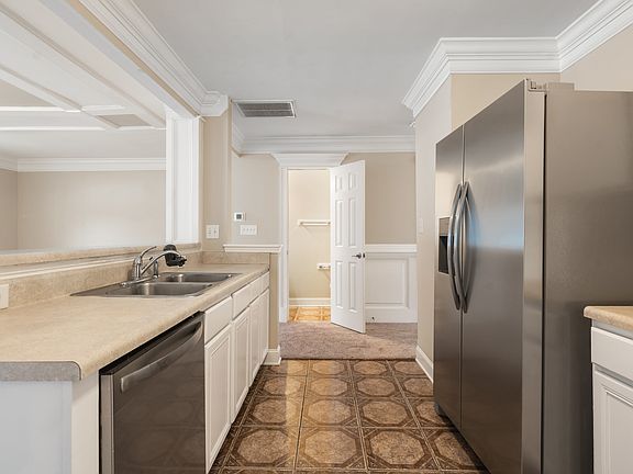5th image of 115 Knightwood Dr