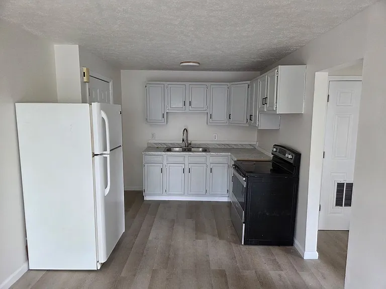 108 Ball St — Photo 6
