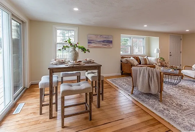 2 bed, 732 sqft, $2,000 — Photo 3