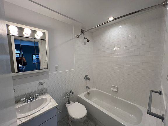 5th image of 160 W 73rd St APT 2B