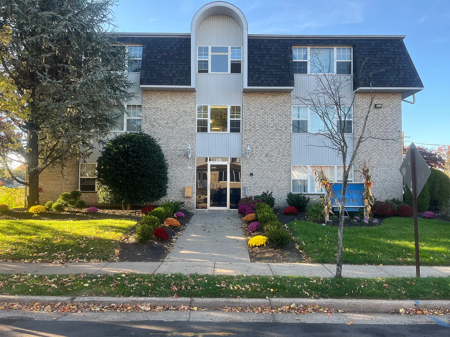2 bed, $2,200 — Photo 1