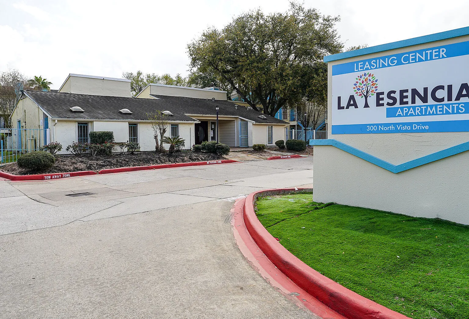 La Esencia Apartments — Photo 1