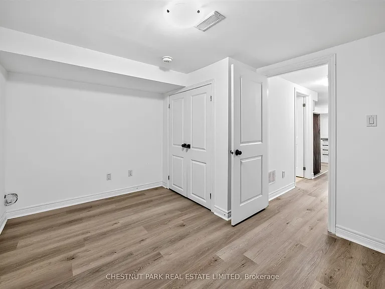 2823 Saint Clair Ave E #LOWER — Photo 15