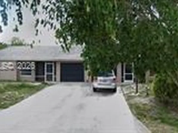 648/650 Creuset Ave S, Lehigh Acres, FL 33974