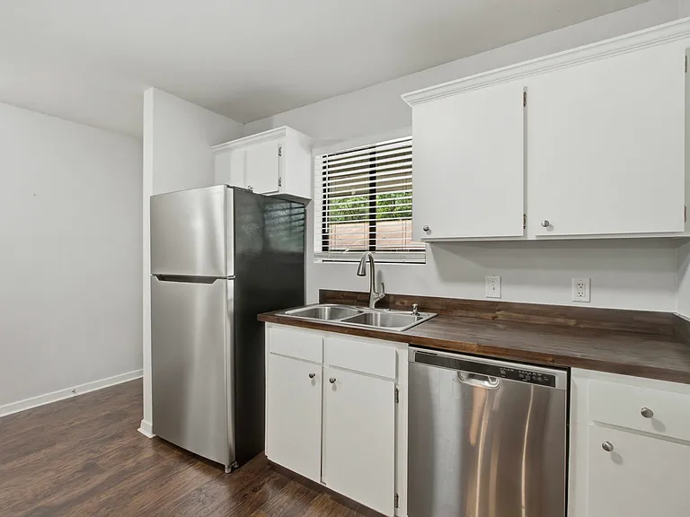 2741 Jobee Dr — Photo 8