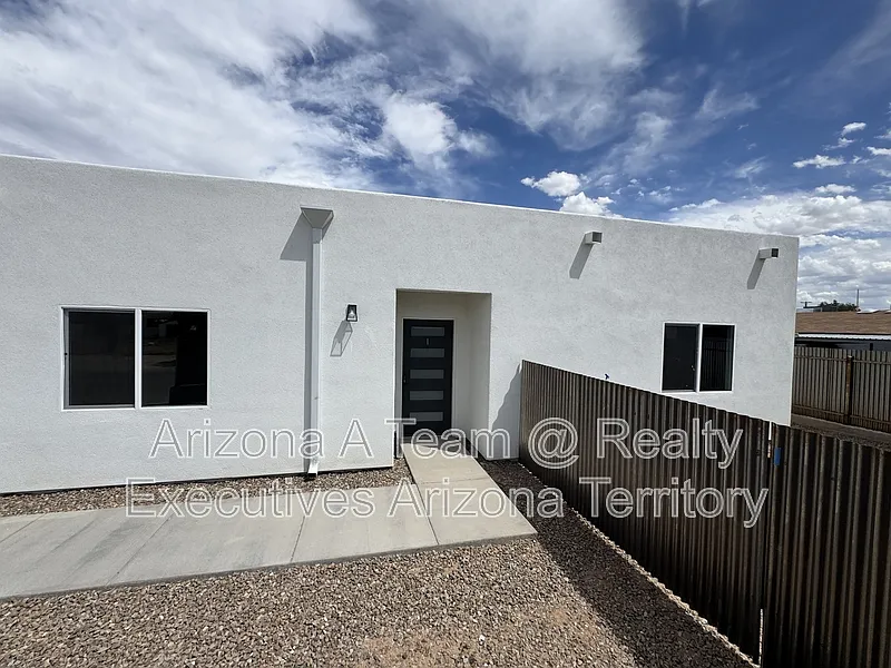 Building Photo - 2122 N Ralph Ave #1