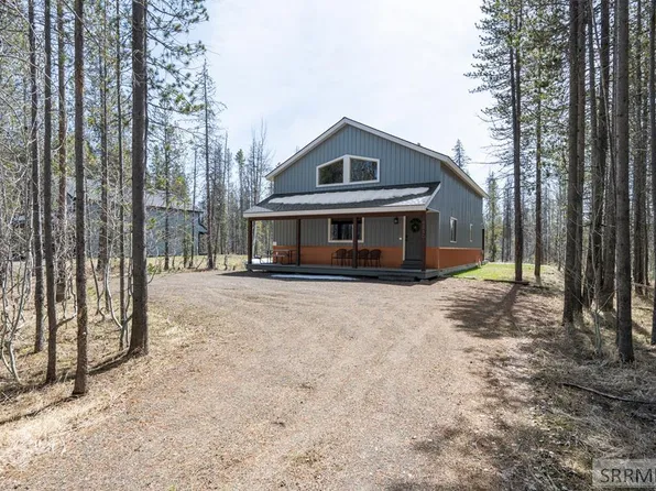 4060 Steelhead Dr, Island Park, ID 83429